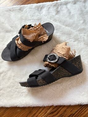 Dansko Susie Milled nubuck sandals comfort wedge black size 38, US 7.5-8